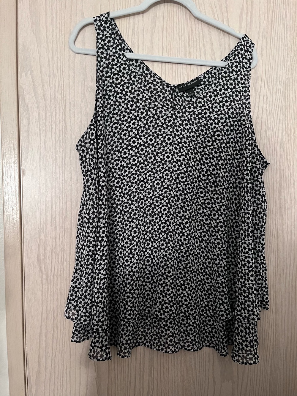 Lane Bryant Black & White Floral Print Sleeveless Camisole
